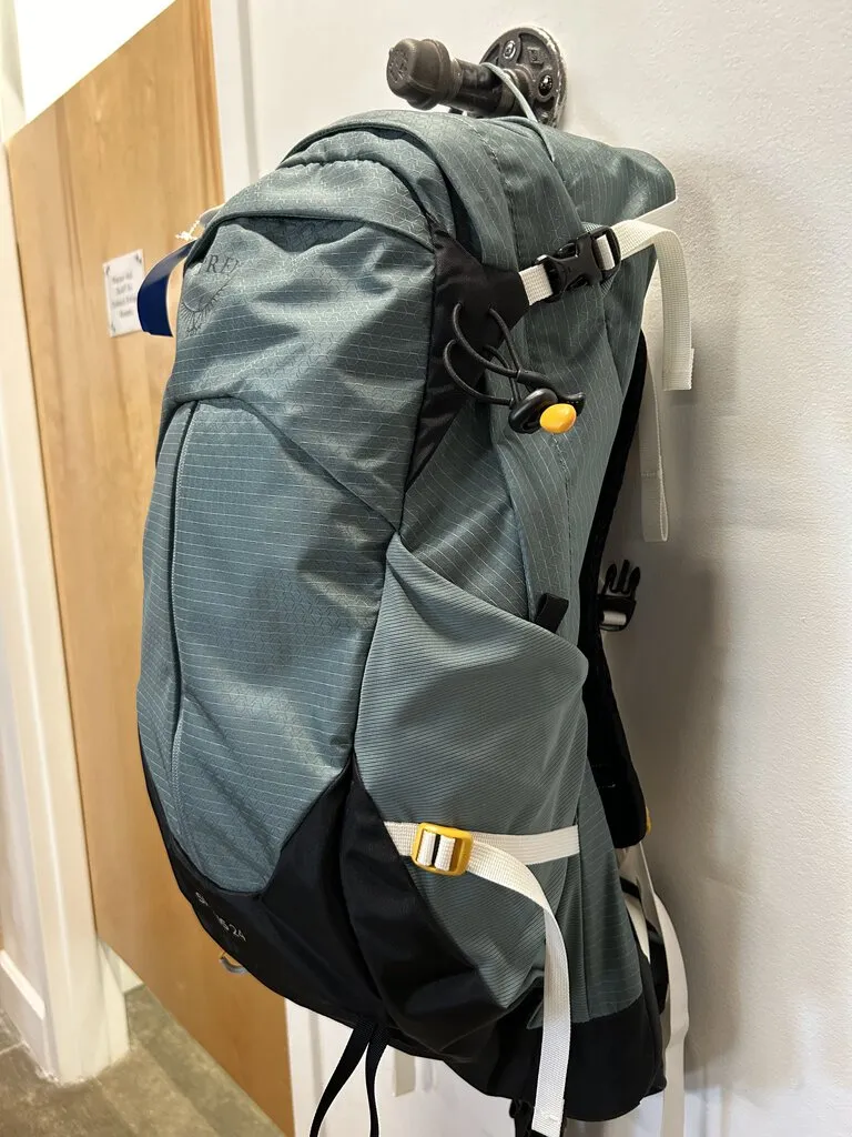 Osprey Sirrus Backpack, Green/Black, 24L